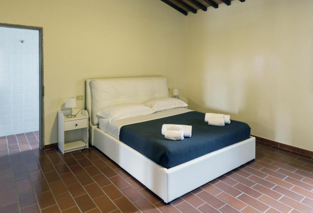 Montevecchio Apartments มนโตโปลิอินวัลดาร์โน ภายนอก รูปภาพ