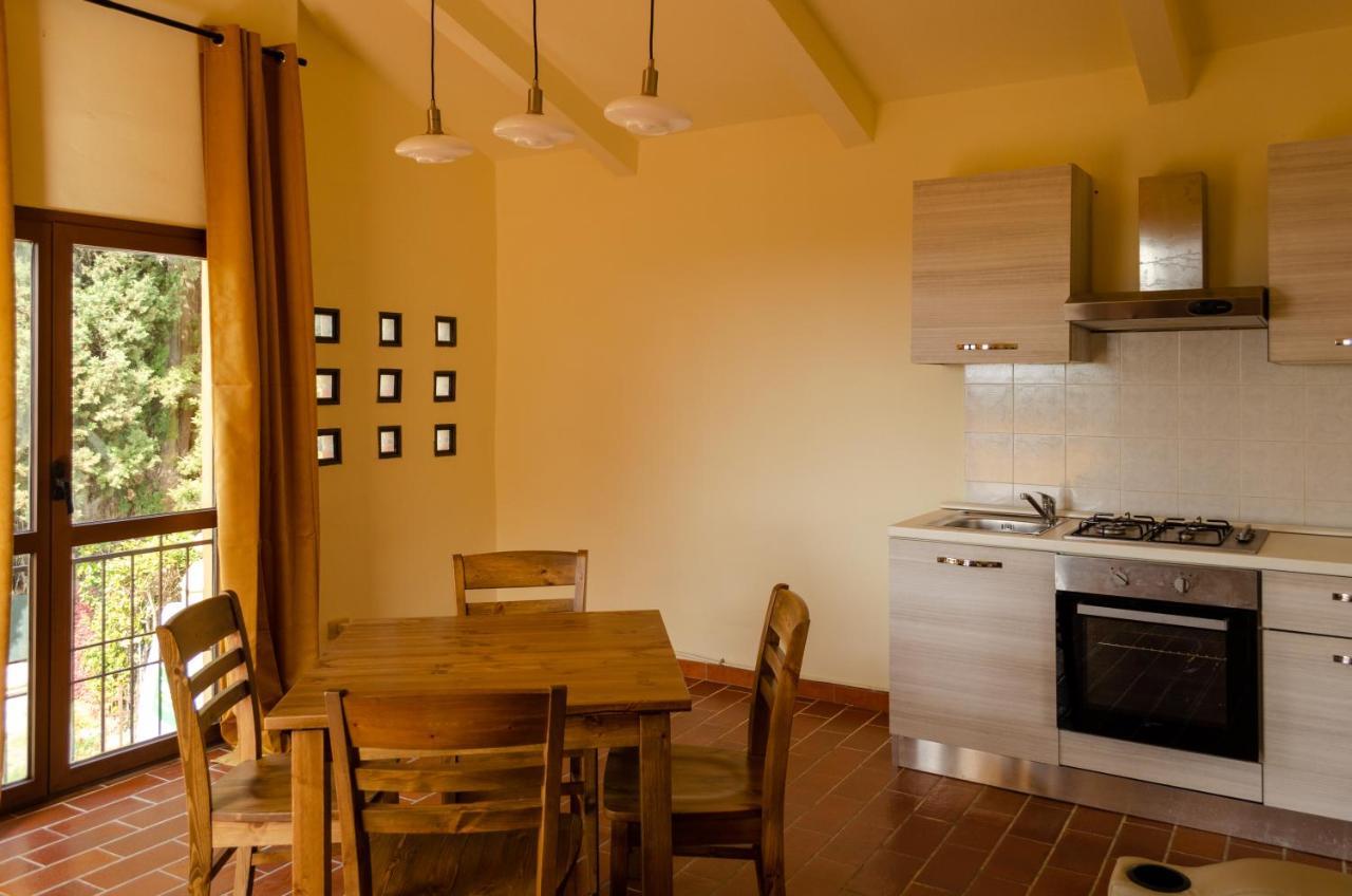 Montevecchio Apartments มนโตโปลิอินวัลดาร์โน ภายนอก รูปภาพ