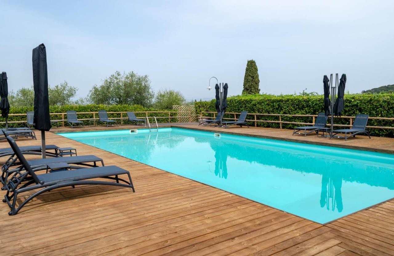 Montevecchio Apartments มนโตโปลิอินวัลดาร์โน ภายนอก รูปภาพ