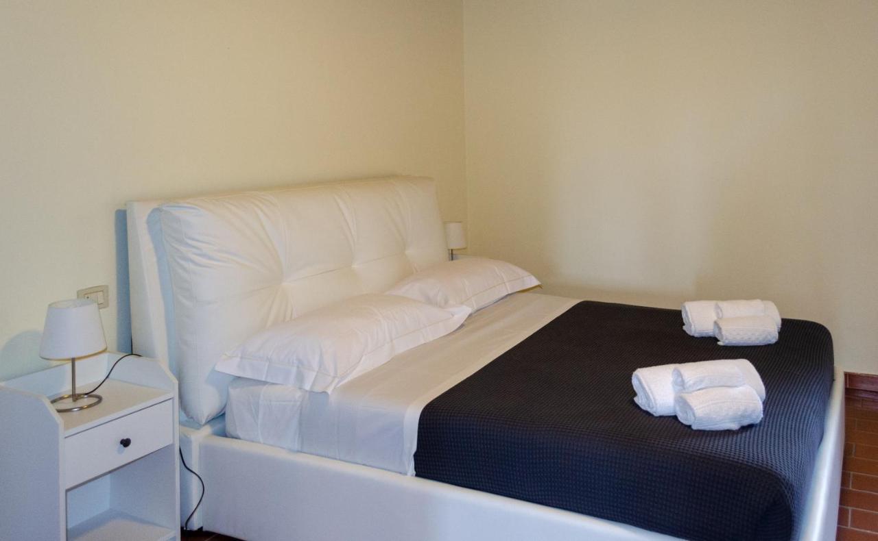 Montevecchio Apartments มนโตโปลิอินวัลดาร์โน ภายนอก รูปภาพ