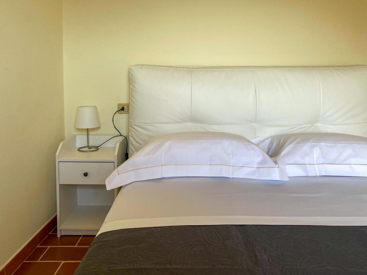 Montevecchio Apartments มนโตโปลิอินวัลดาร์โน ภายนอก รูปภาพ