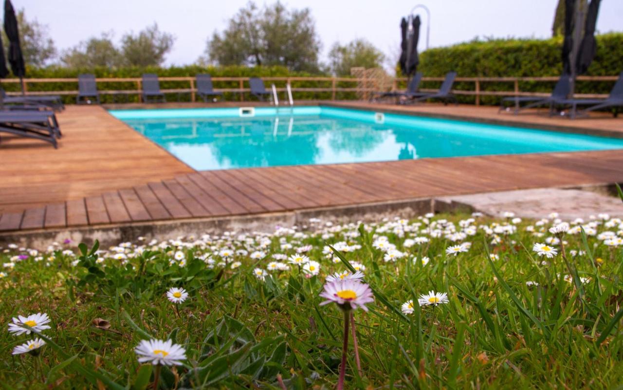 Montevecchio Apartments มนโตโปลิอินวัลดาร์โน ภายนอก รูปภาพ