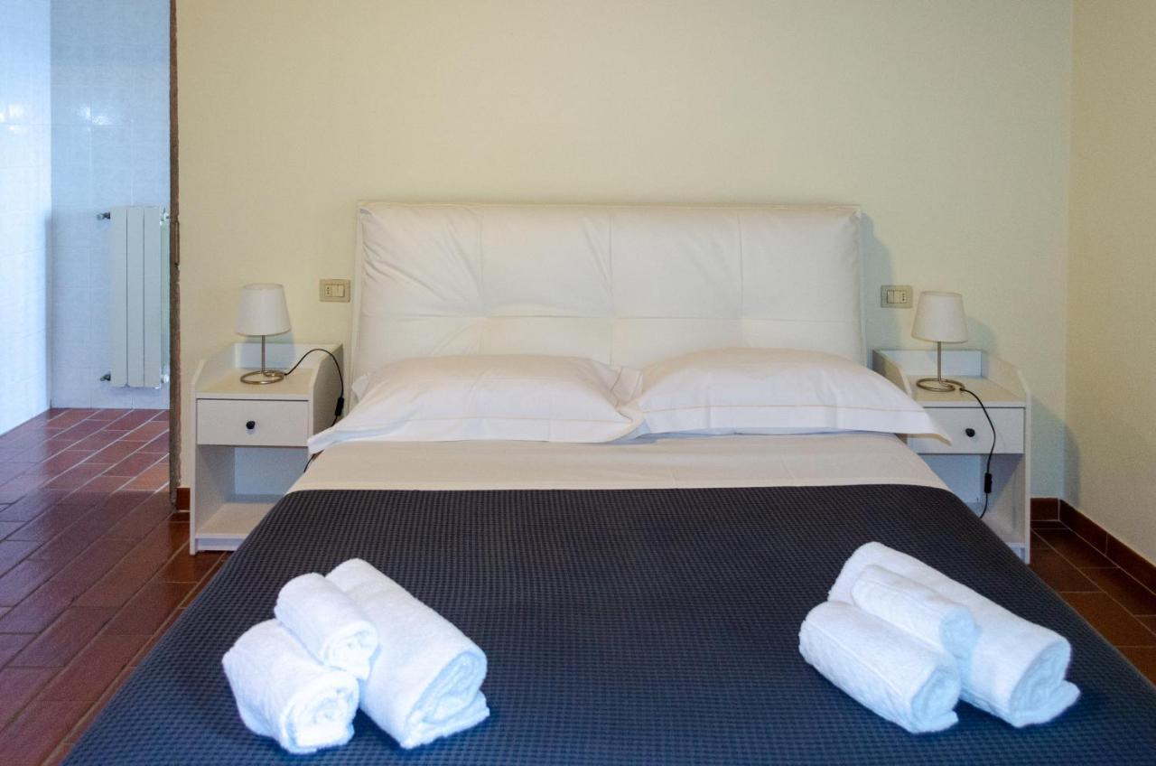 Montevecchio Apartments มนโตโปลิอินวัลดาร์โน ภายนอก รูปภาพ