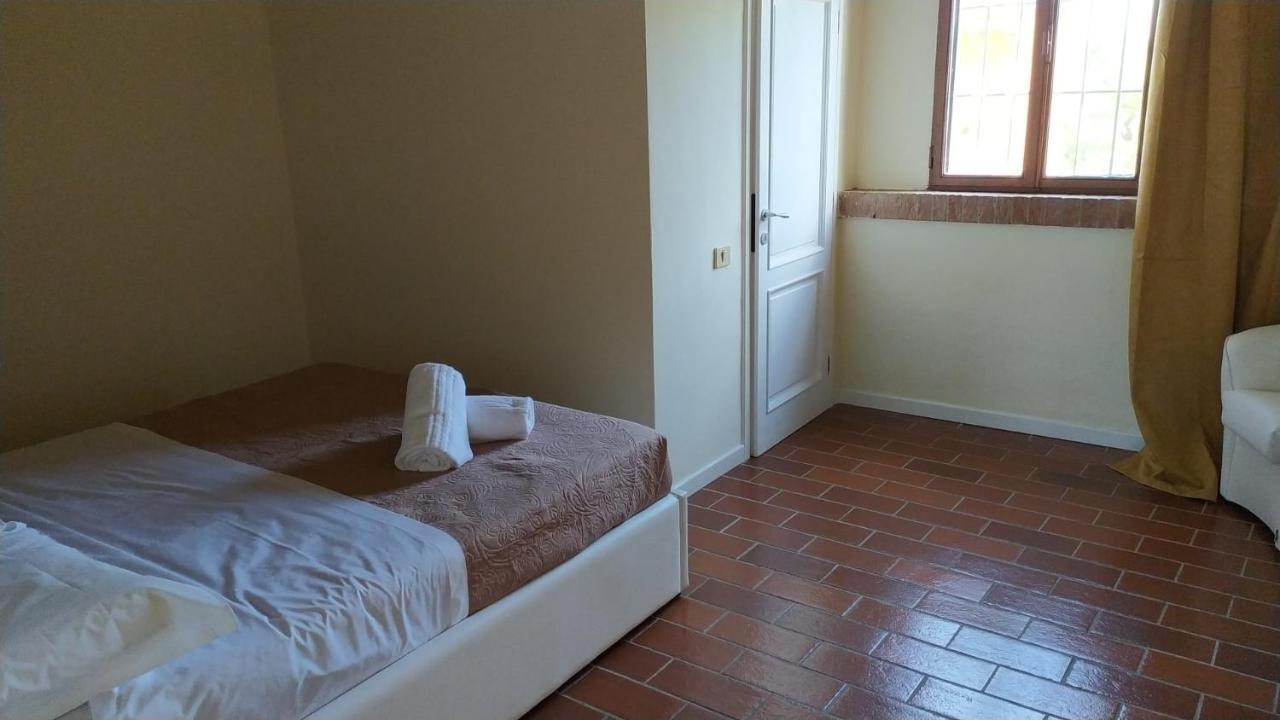 Montevecchio Apartments มนโตโปลิอินวัลดาร์โน ภายนอก รูปภาพ