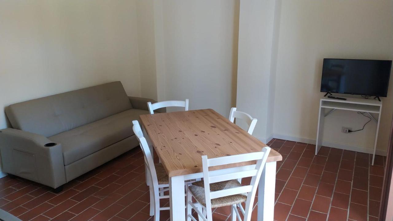 Montevecchio Apartments มนโตโปลิอินวัลดาร์โน ภายนอก รูปภาพ